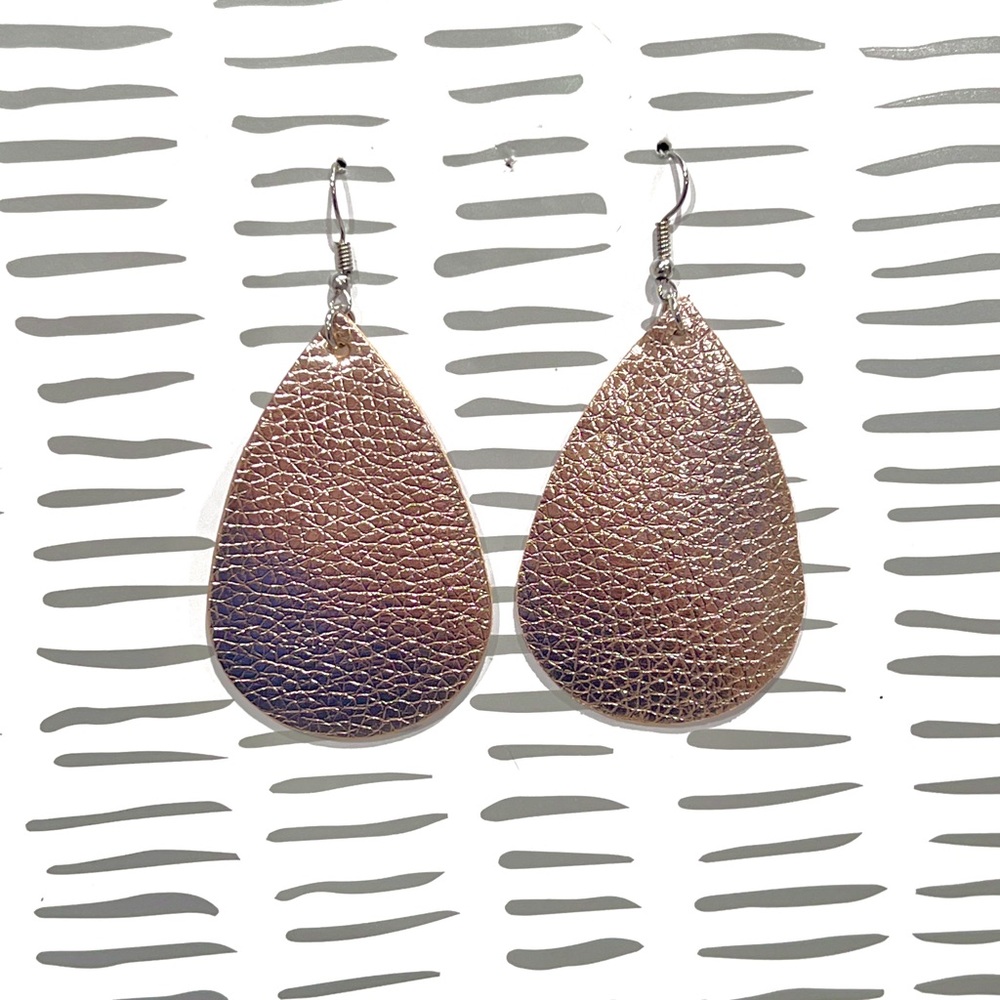 Faux leather pierced dangling earrings